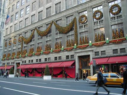Saks Fifth Avenue<br>Location: <a href="https://www.google.com/maps/search/?api=1&query=40.75815,-73.97762" target="_new">5th Avenue between W49th and W50th St</a>